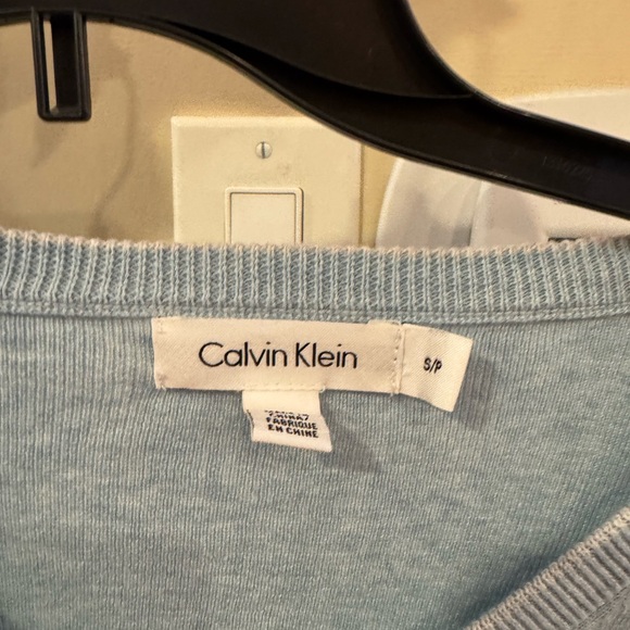 Calvin Klein Light Blue V-Neck Lightweight Sweater – Size Small Petite - Picture 2 of 3